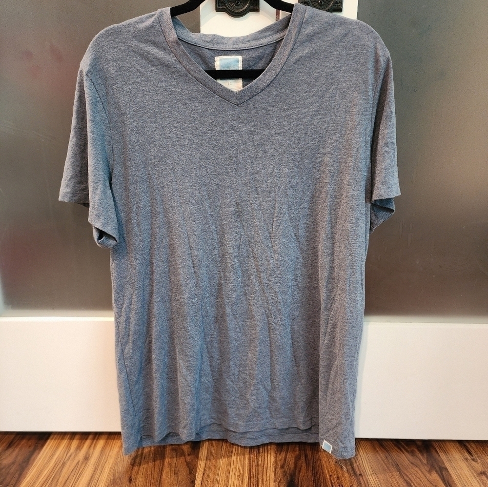 Jason Scott Staple V-neck Short Sleeve t-shirt